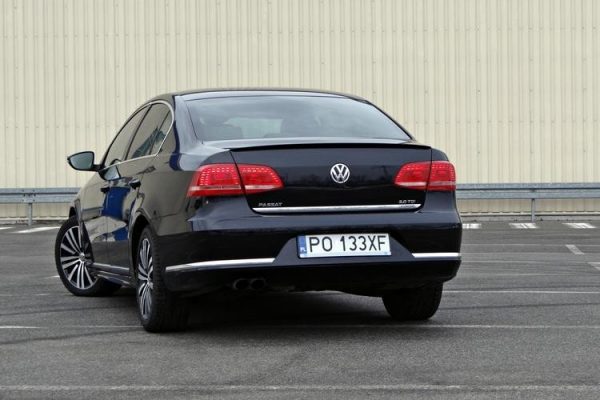 vw-volkswagen-passat-b7-sedan-10-15-strip-chrome-chromed-3m-protective-on-trunk-carrier (2)