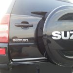 suzuki-grand-vitara-ii-3d-5d-05-14-listwa-chrom-chromowana-3m-ochronna-na-klape-bagaznika – 4
