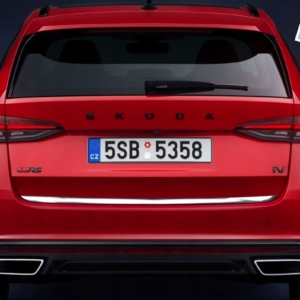 Skoda Octavia IV Kombi 2020+ Listwa CHROM na Klapę